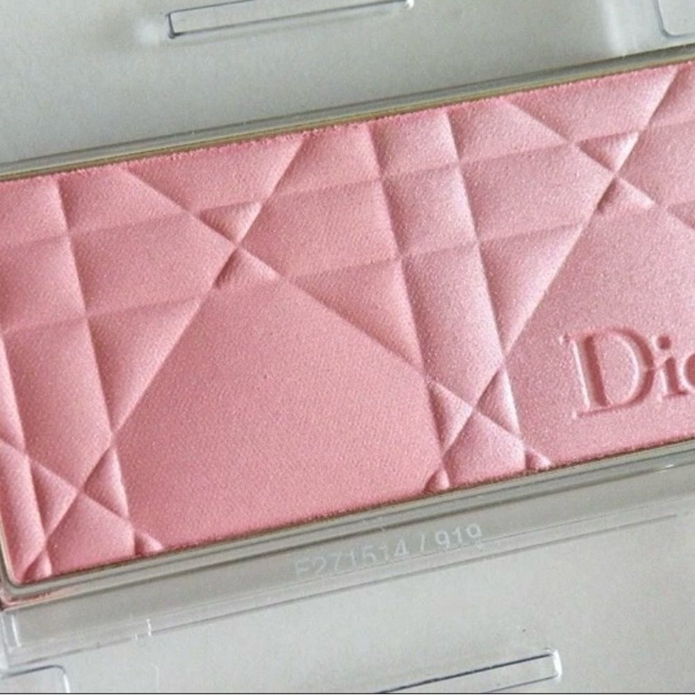 DIOR DIORBLUSH GLOWING COLOR POWDER BLUSH
919 PARADISE GROW ROSE TAHITI NEW